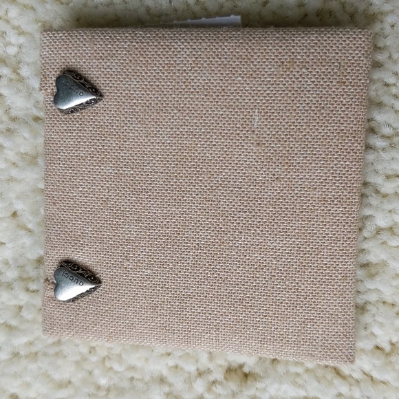 NIB Gucci Semi Shiny Silver Heart Earrings - Picture 6 of 9